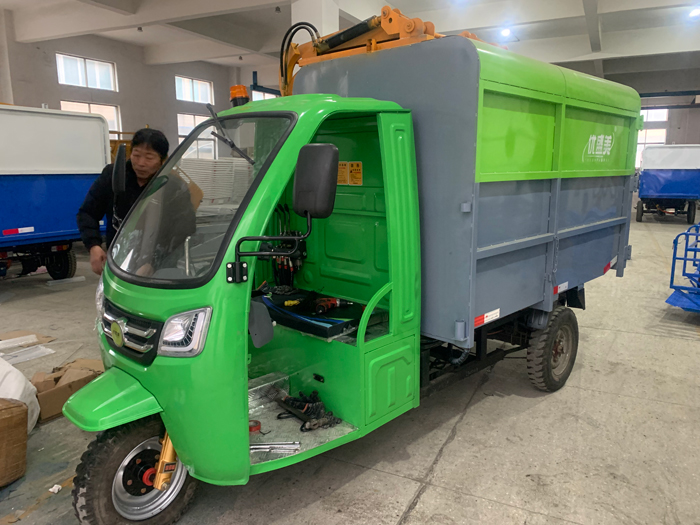 三輪側(cè)翻桶車
