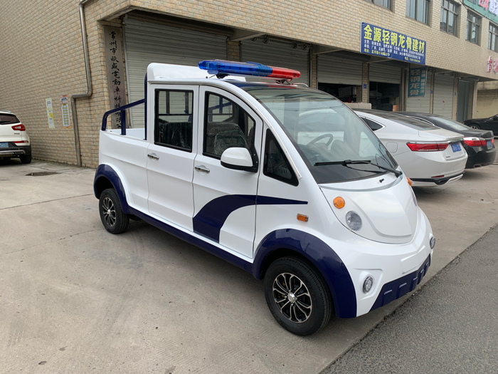 四輪巡邏車
